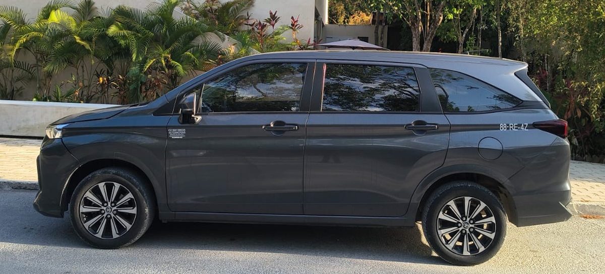 Toyota Avanza economy private transfer with federal plates in the Riviera Maya
